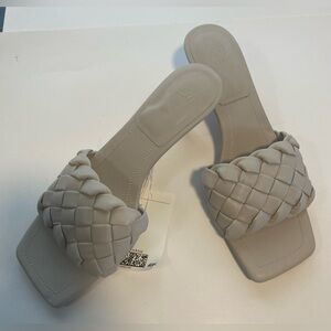 NWT H&M Women's Beige Woven Slide Sandals